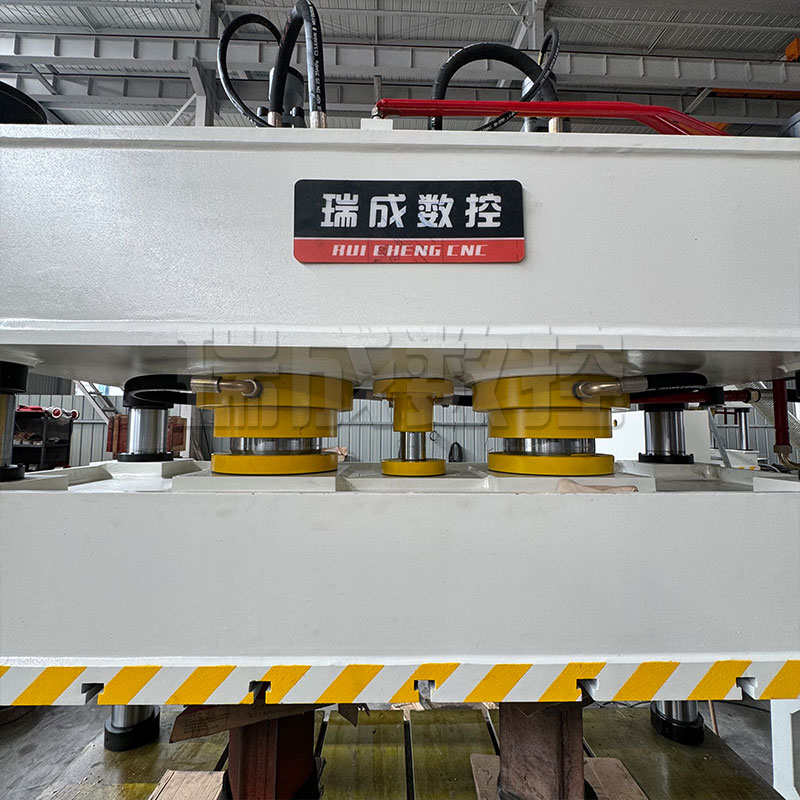 250噸四柱液壓機(jī)液壓缸